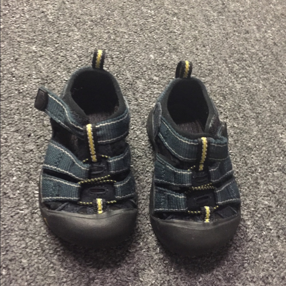 NWOT, keen sandals